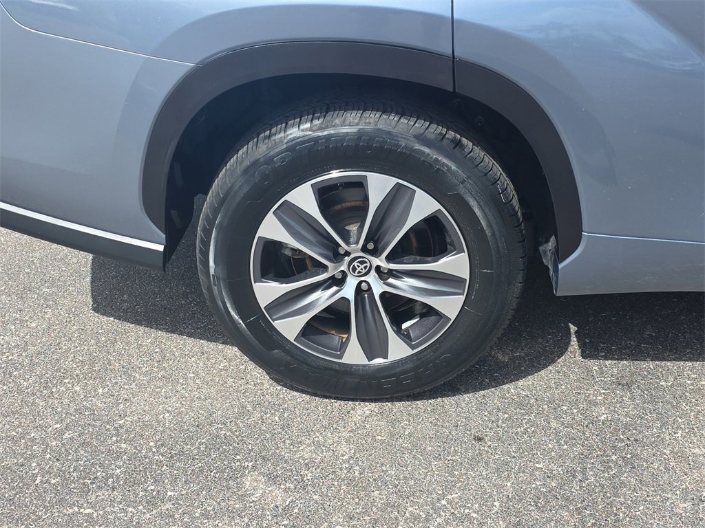 Used 2021 Toyota Highlander XLE image 7