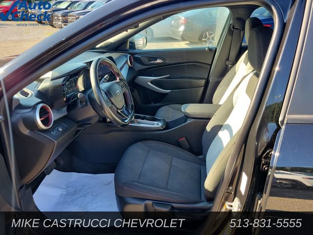 Used 2025 Chevrolet Trax RS w/ Driver Confidence Package FWD image 19
