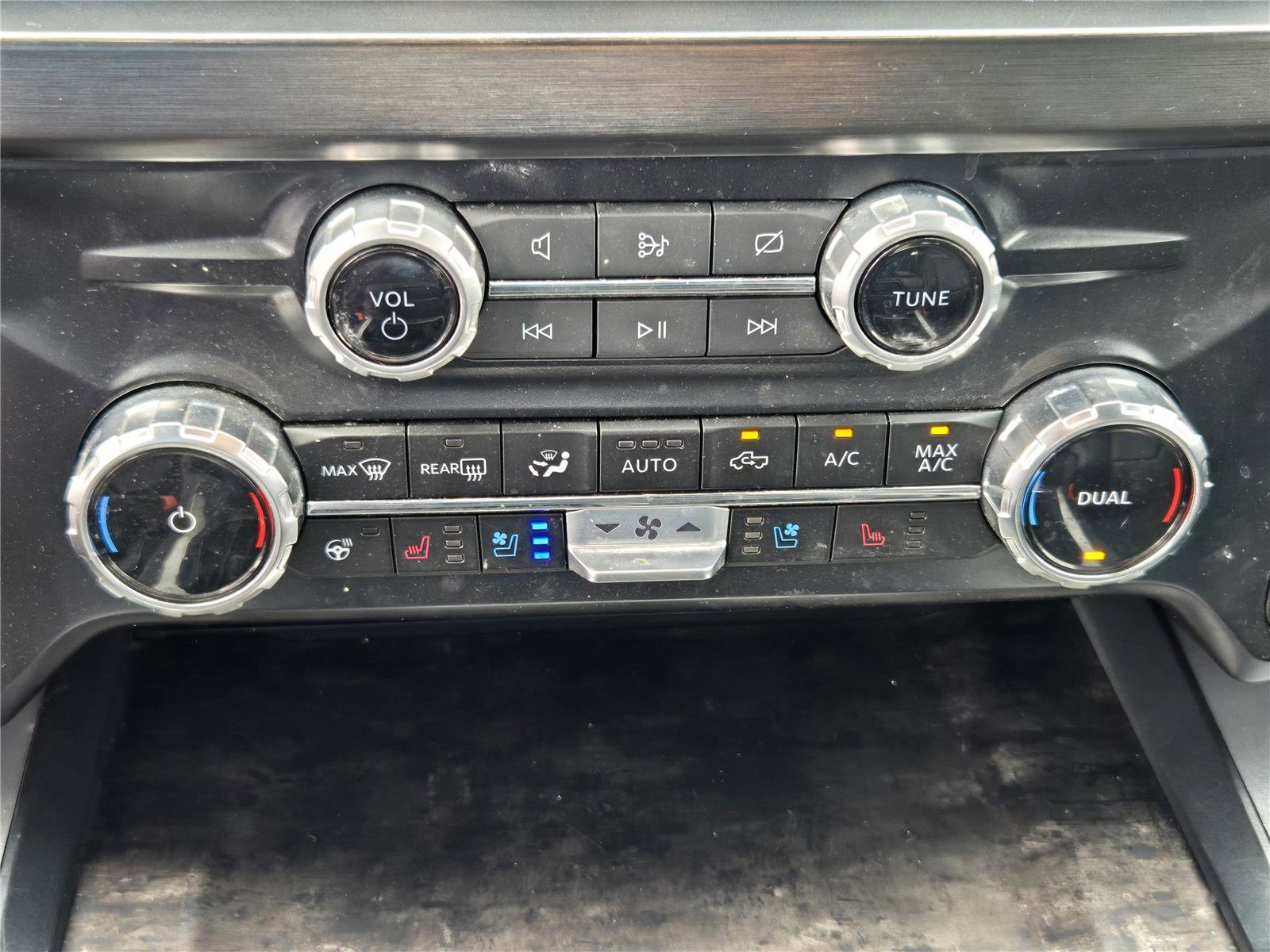 Used 2024 Ford F350 Lariat w/ Lariat Ultimate Package AWD/4WD image 18