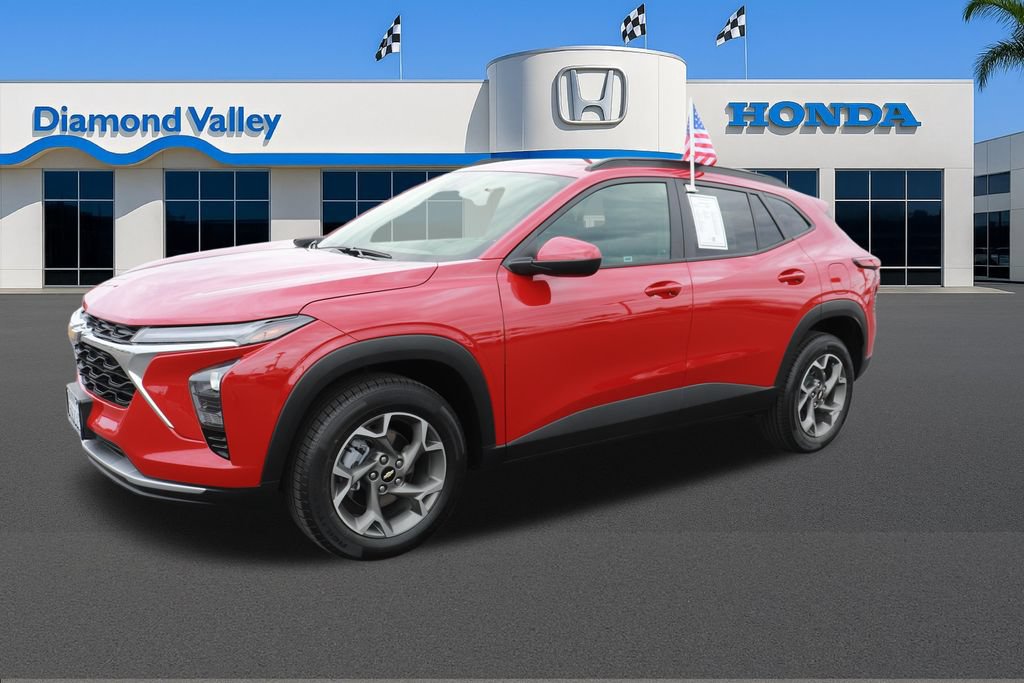 Used 2026 Chevrolet Trax LT FWD image 3