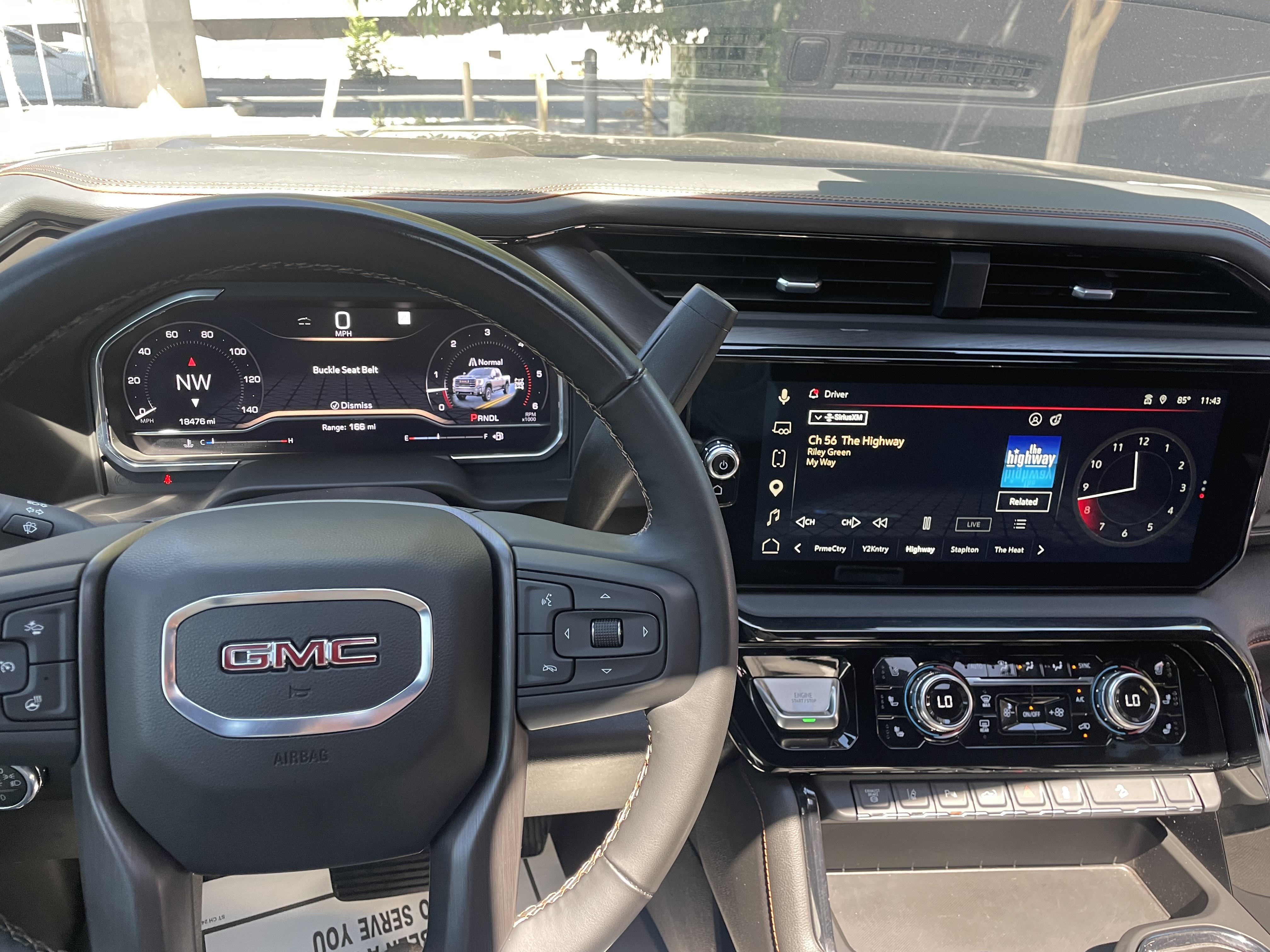 Used 2025 GMC Sierra 2500 AT4 w/ AT4 Preferred Package AWD/4WD image 9