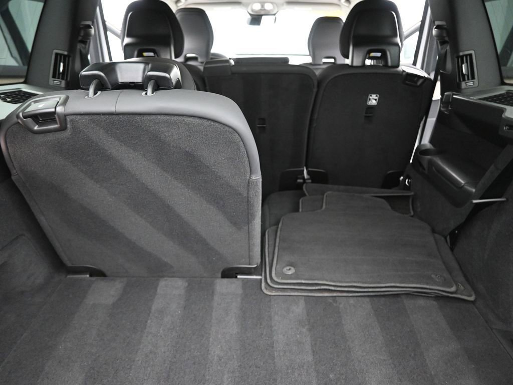 Used 2025 Volvo XC90 B5 Plus image 17