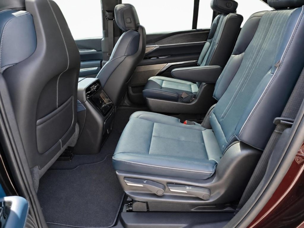 New 2025 Cadillac Escalade IQ Luxury 2 AWD/4WD image 19