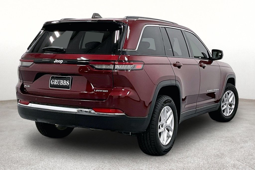 Used 2023 Jeep Grand Cherokee Laredo AWD/4WD image 2