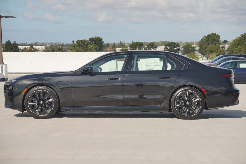 New 2026 BMW 750e xDrive w/ Premium Package image 4