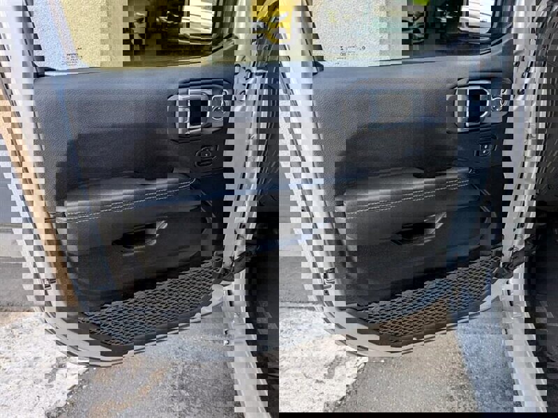Used 2023 Jeep Wrangler Unlimited Sahara image 18
