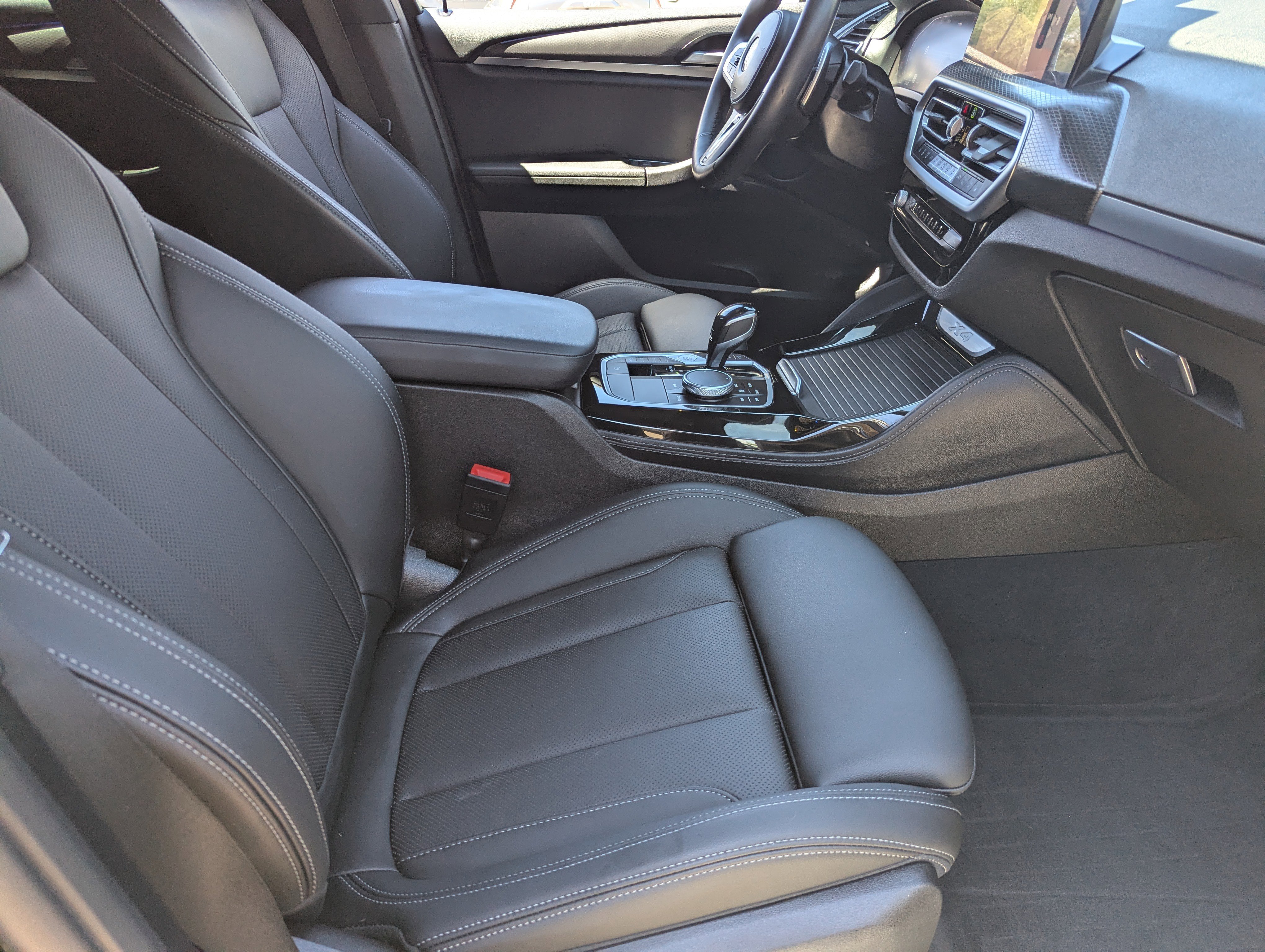 Used 2025 BMW X4 xDrive30i w/ Premium Package AWD/4WD image 9