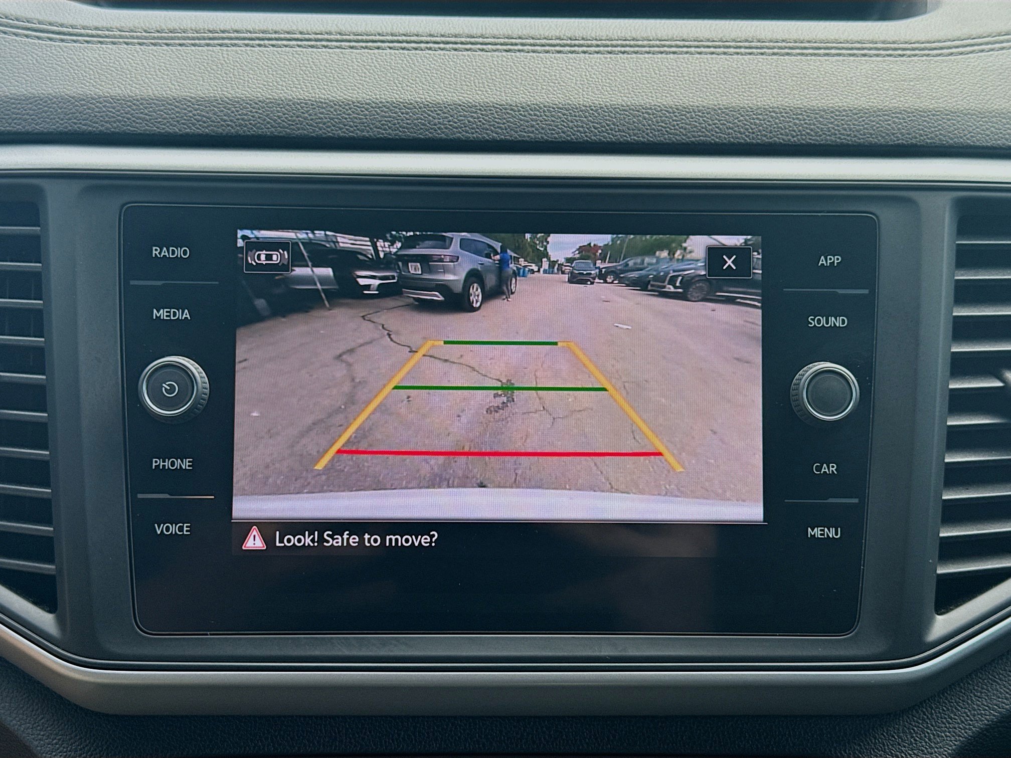 Used 2021 Volkswagen Atlas Cross Sport SE w/ Panoramic Sunroof Package FWD image 13
