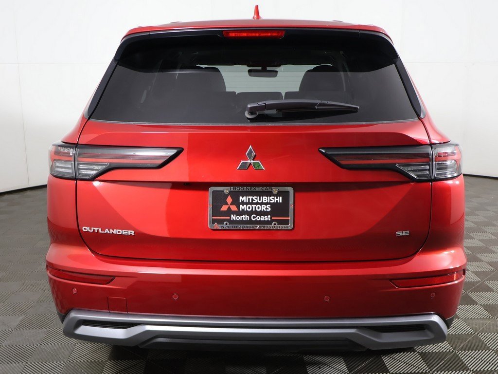 New 2025 Mitsubishi Outlander SE image 15