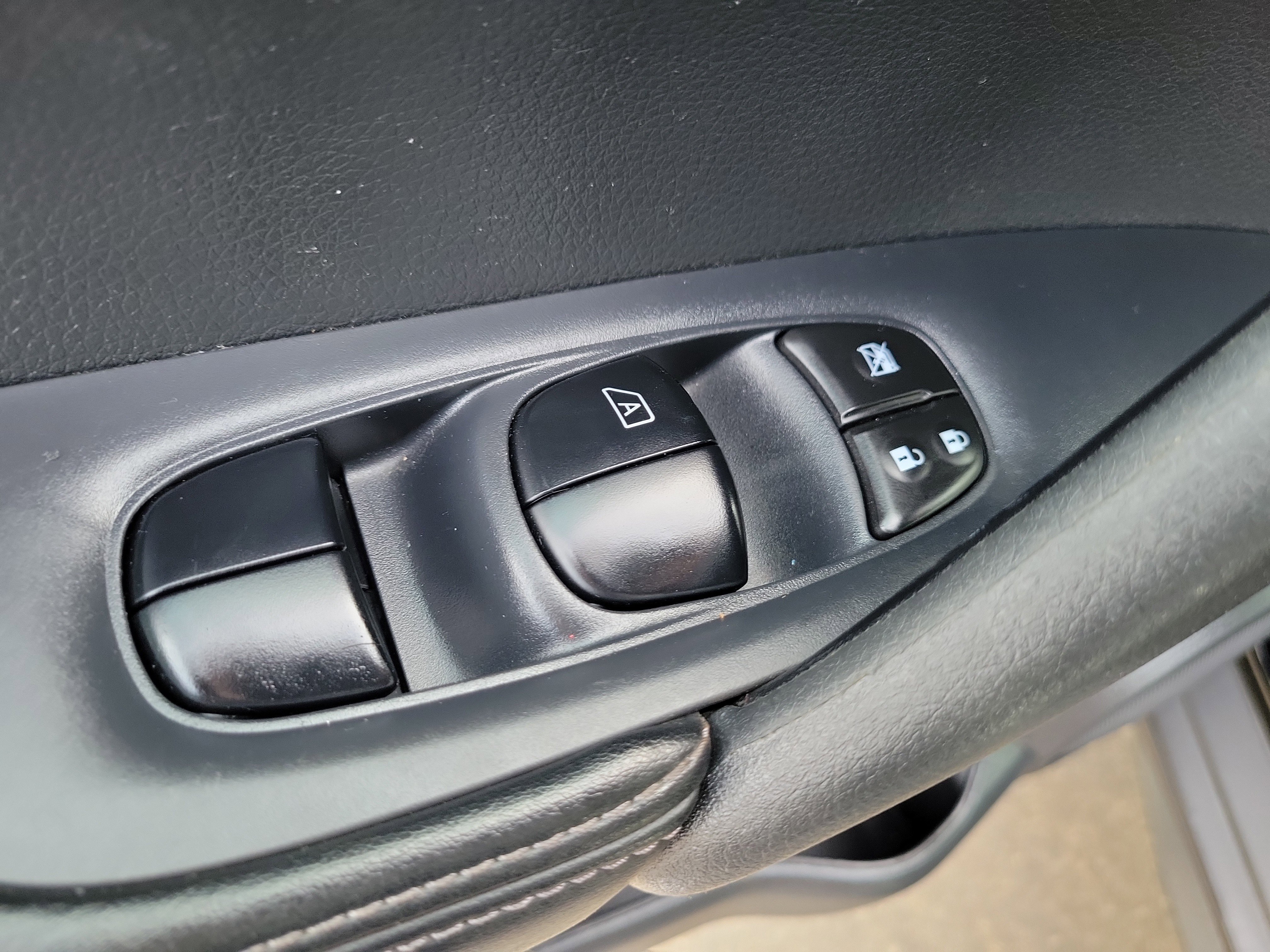 Used 2020 Nissan Rogue S image 20