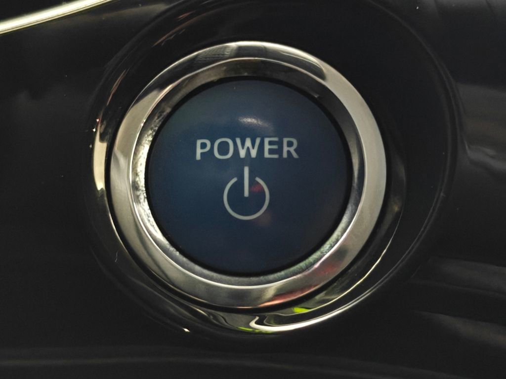 Used 2016 Toyota Prius Three image 9