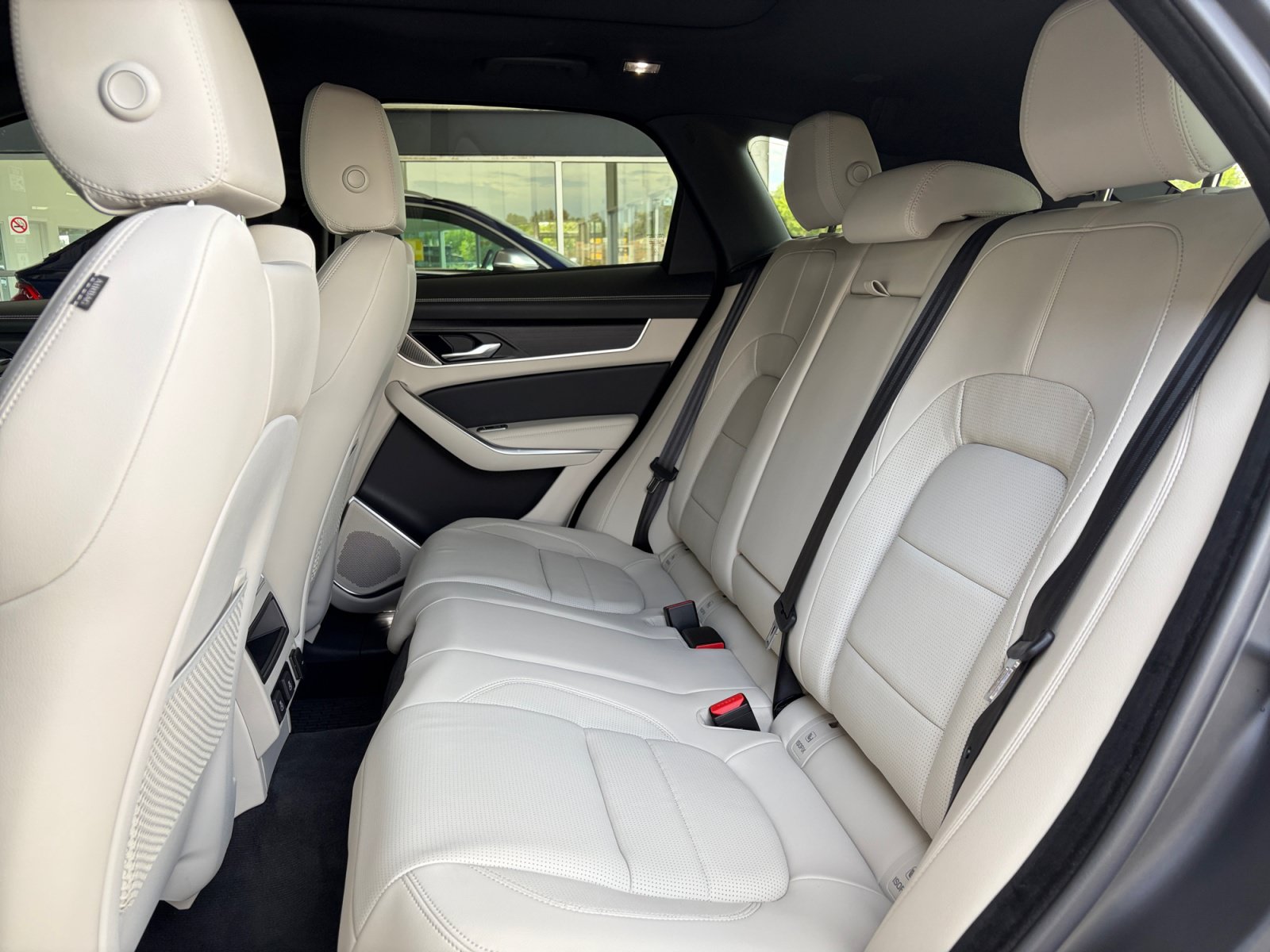 Certified 2026 Jaguar F-PACE R-Dynamic S AWD/4WD image 17