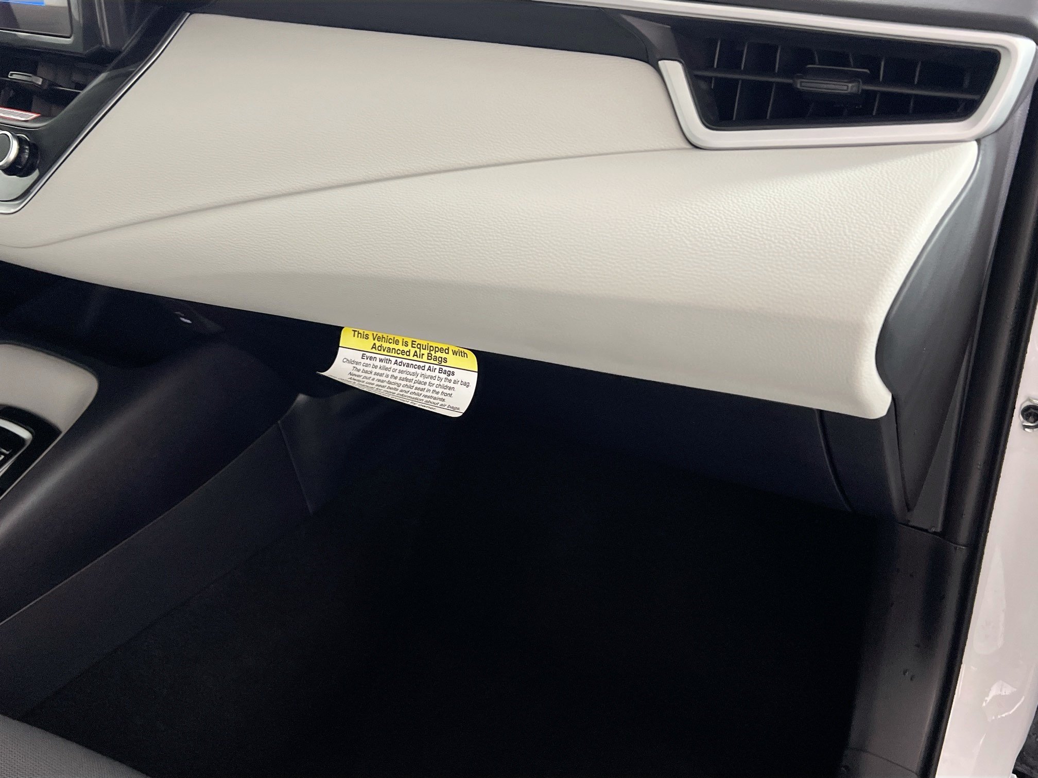 Used 2026 Toyota Corolla LE FWD image 33