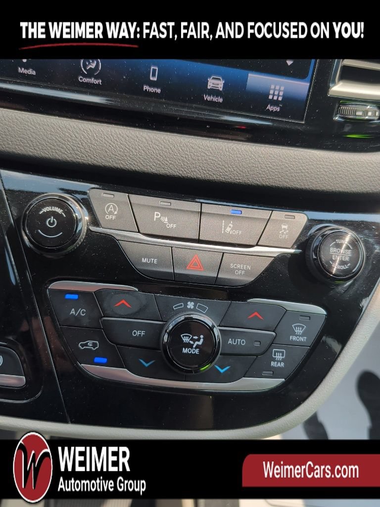 Used 2024 Chrysler Pacifica Touring-L FWD image 27