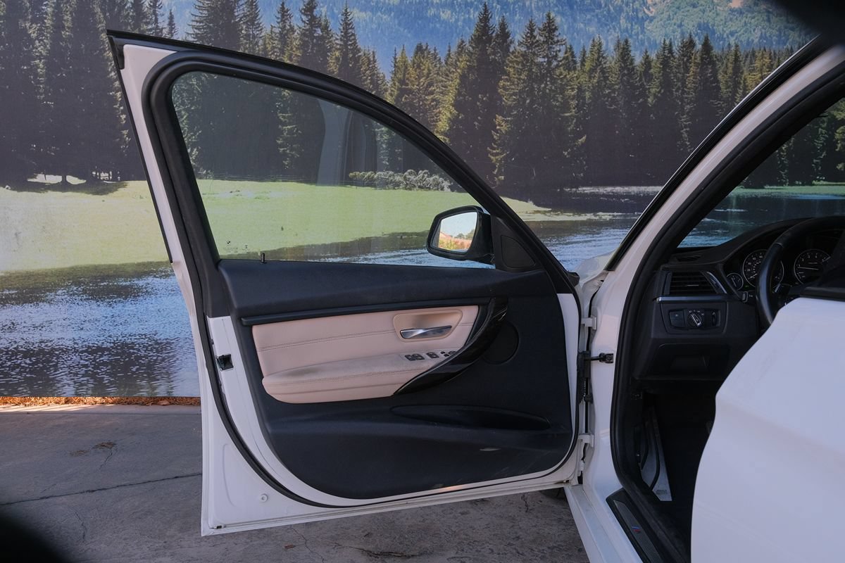 Used 2015 BMW 335i Sedan RWD image 9