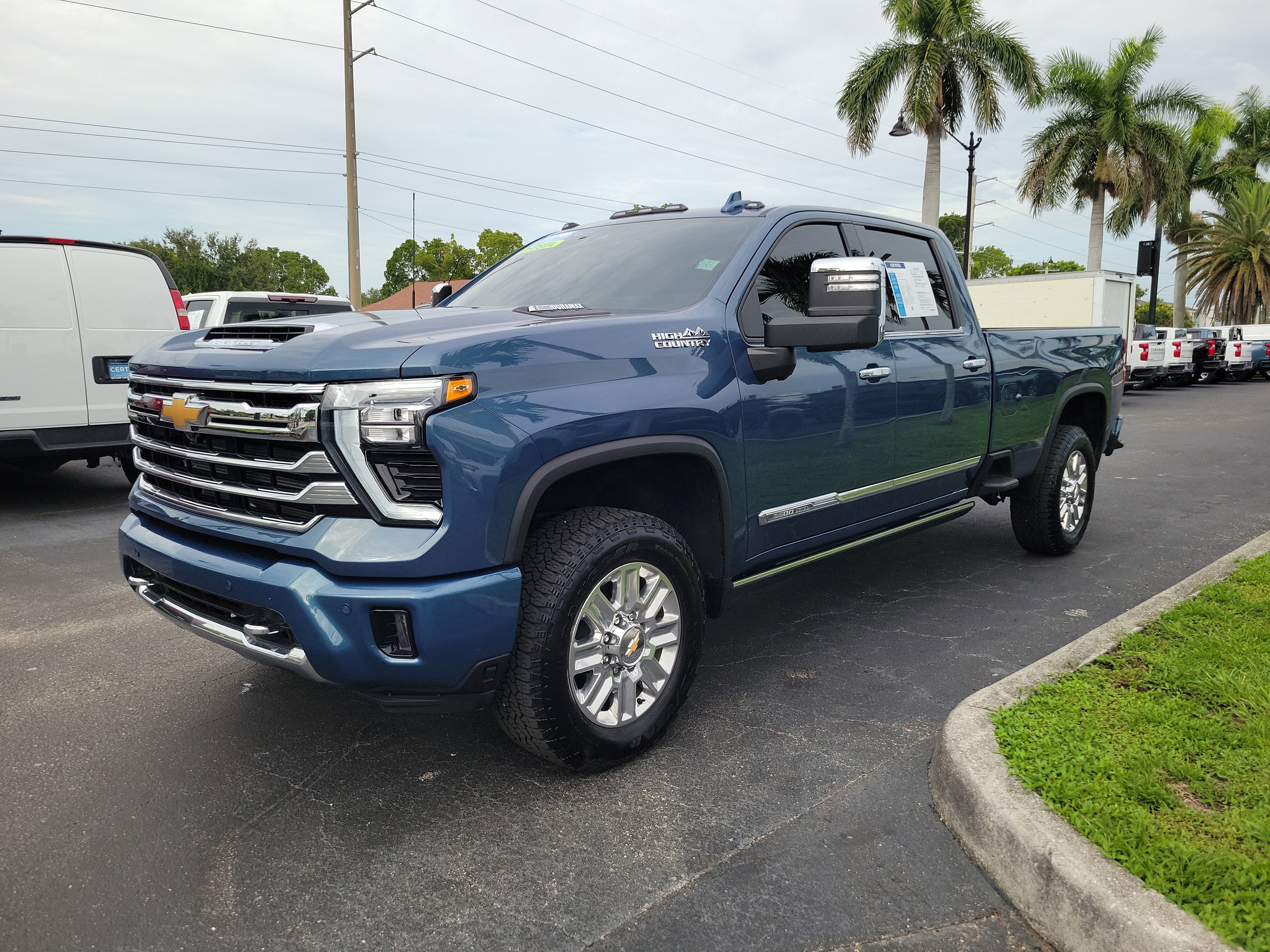 Used 2025 Chevrolet Silverado 3500 High Country w/ Technology Package image 2