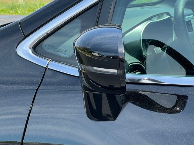 Used 2025 Chrysler Pacifica Select FWD image 41