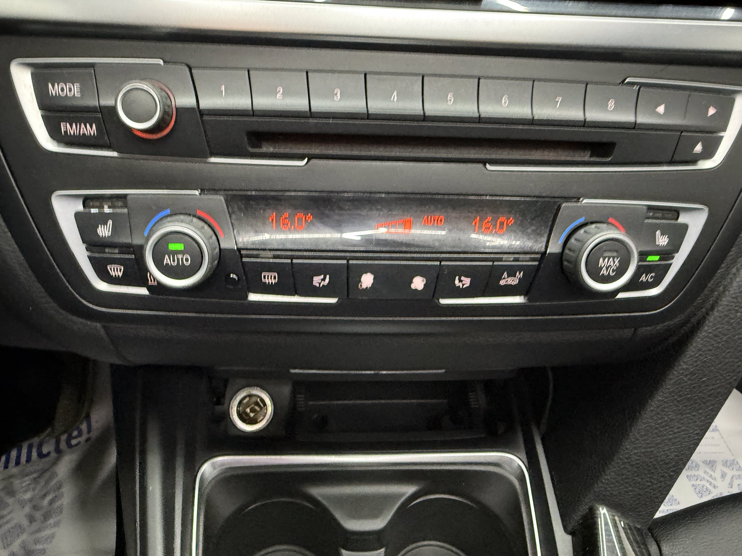 Used 2014 BMW 320i xDrive Sedan AWD/4WD image 18