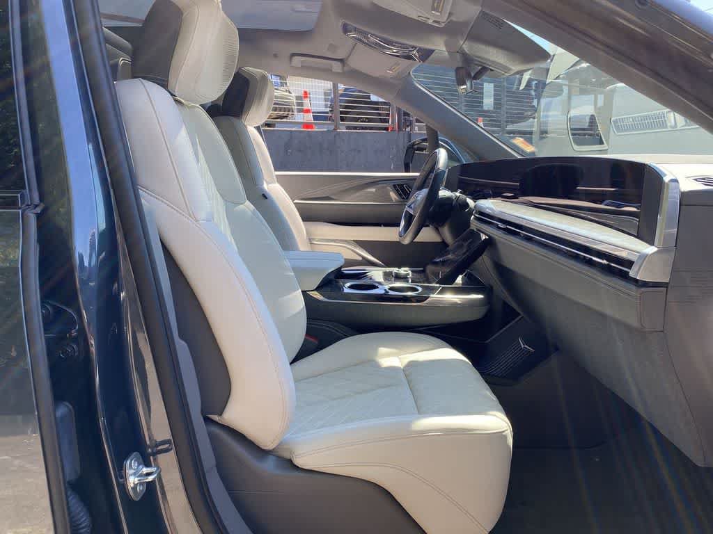 Used 2025 Cadillac Escalade IQ Luxury 1 w/ Smart Trailering package AWD/4WD image 19