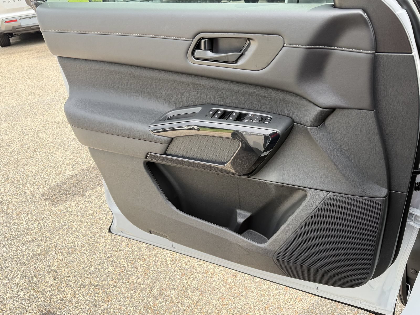 New 2026 Nissan Pathfinder SV w/ SV Premium Package FWD image 17