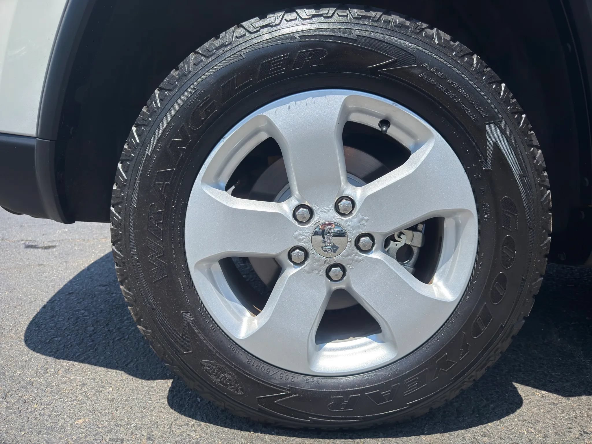 Used 2011 Jeep Grand Cherokee Laredo AWD/4WD image 10
