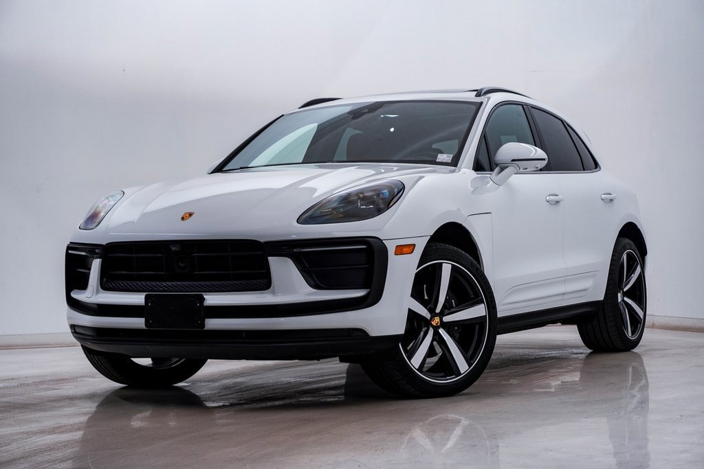 Certified 2025 Porsche Macan image 1
