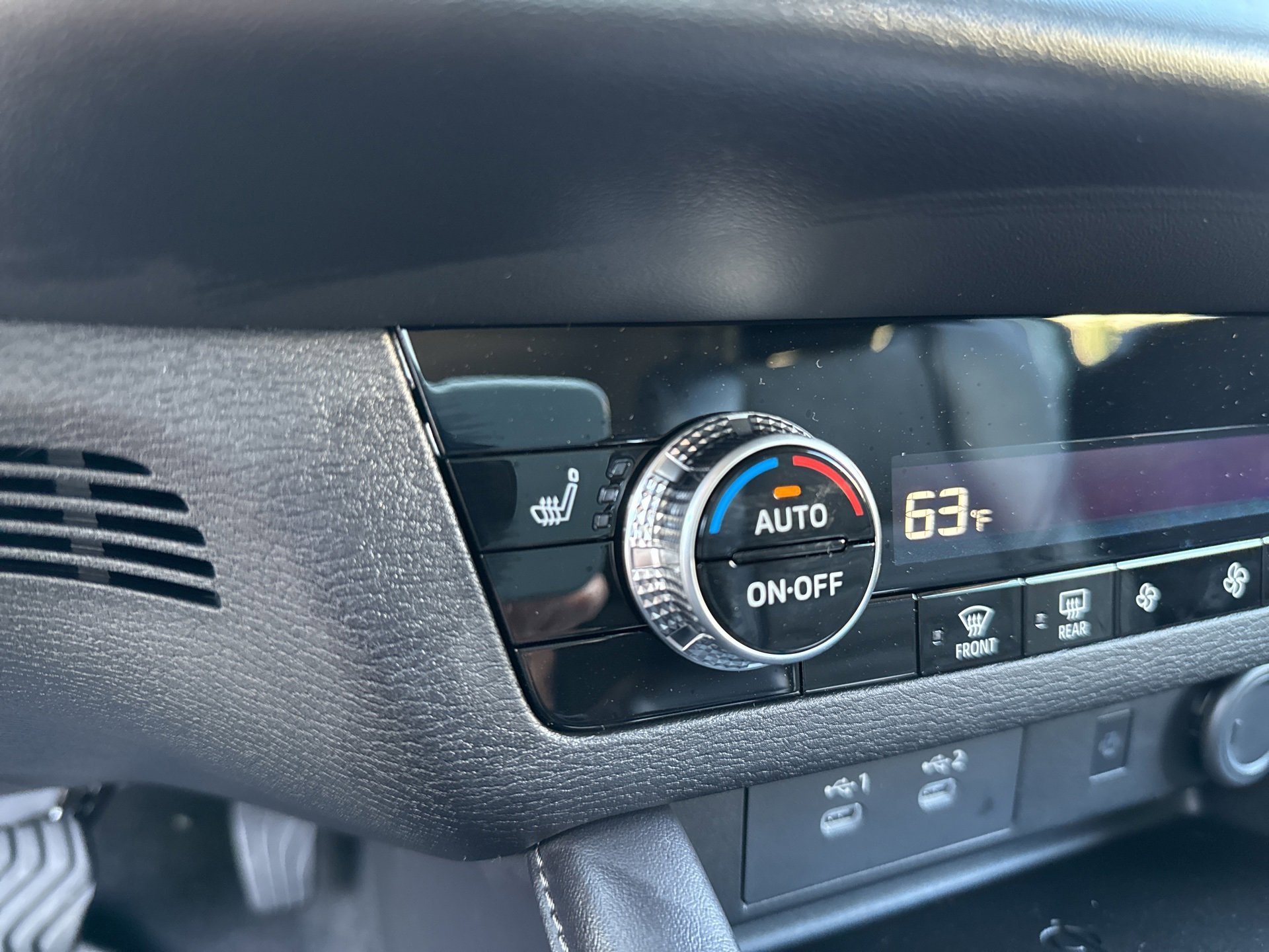 New 2025 Mitsubishi Outlander SE image 7