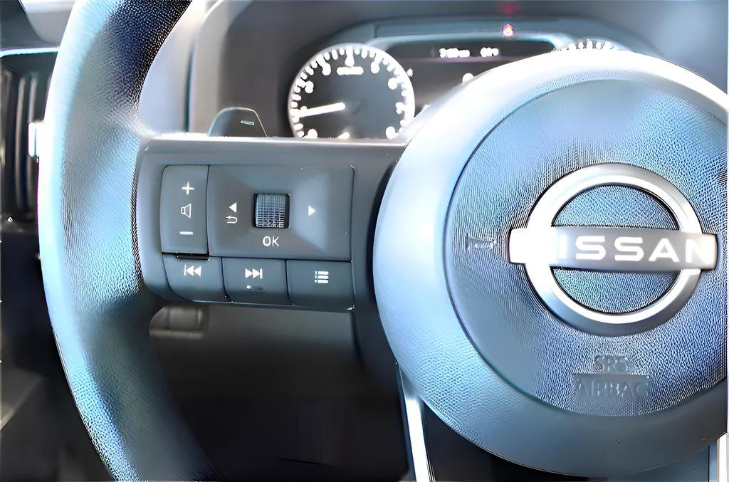 Used 2025 Nissan Pathfinder S image 18