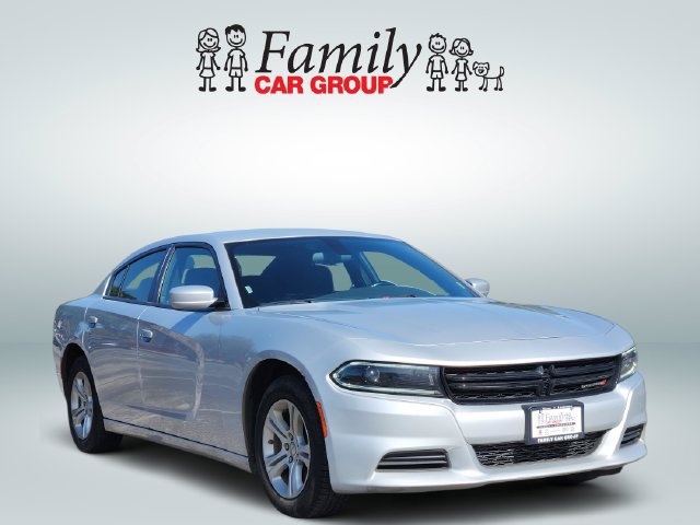 Used 2022 Dodge Charger SXT RWD image 2