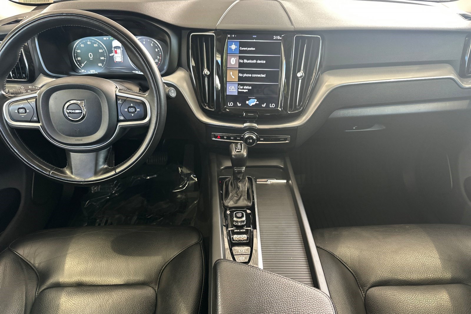 Used 2018 Volvo XC60 T6 Momentum w/ Convenience Package AWD/4WD image 16