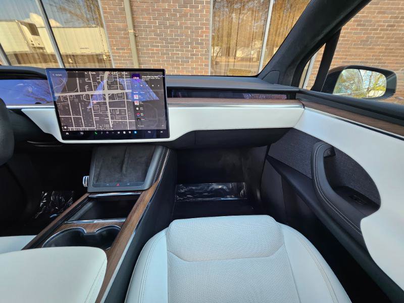 Used 2022 Tesla Model X image 55