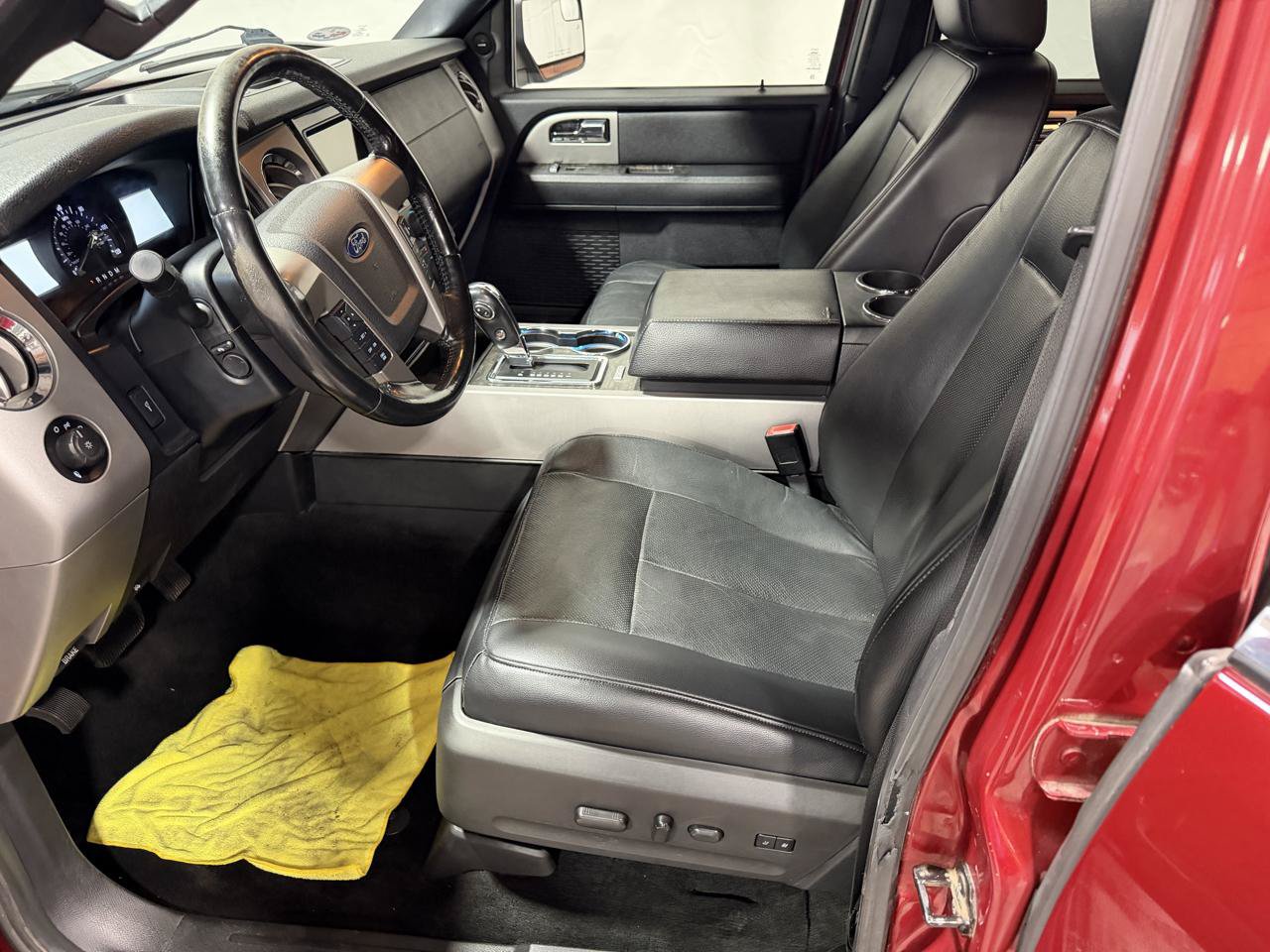 Used 2017 Ford Expedition Limited w/ Equipment Group 301A AWD/4WD image 23