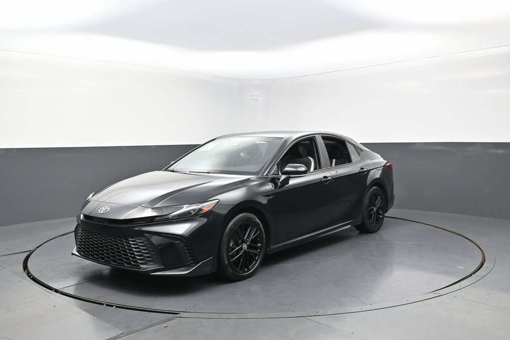 Used 2025 Toyota Camry SE image 7