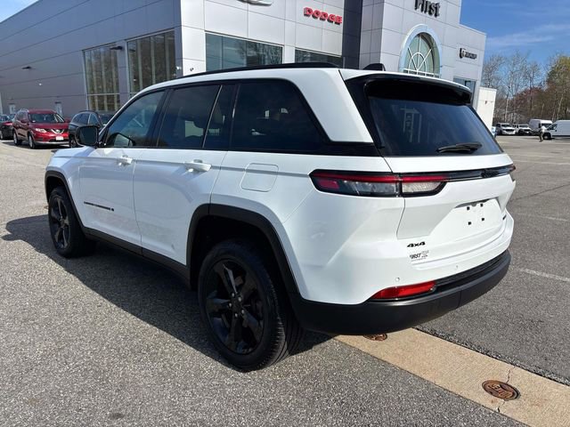 Used 2024 Jeep Grand Cherokee Limited w/ Black Appearance Package image 4