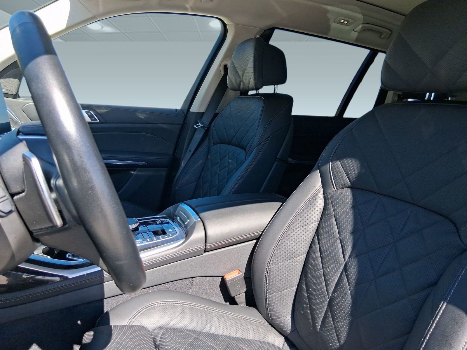 Certified 2024 BMW X7 xDrive40i w/ Premium Package image 5