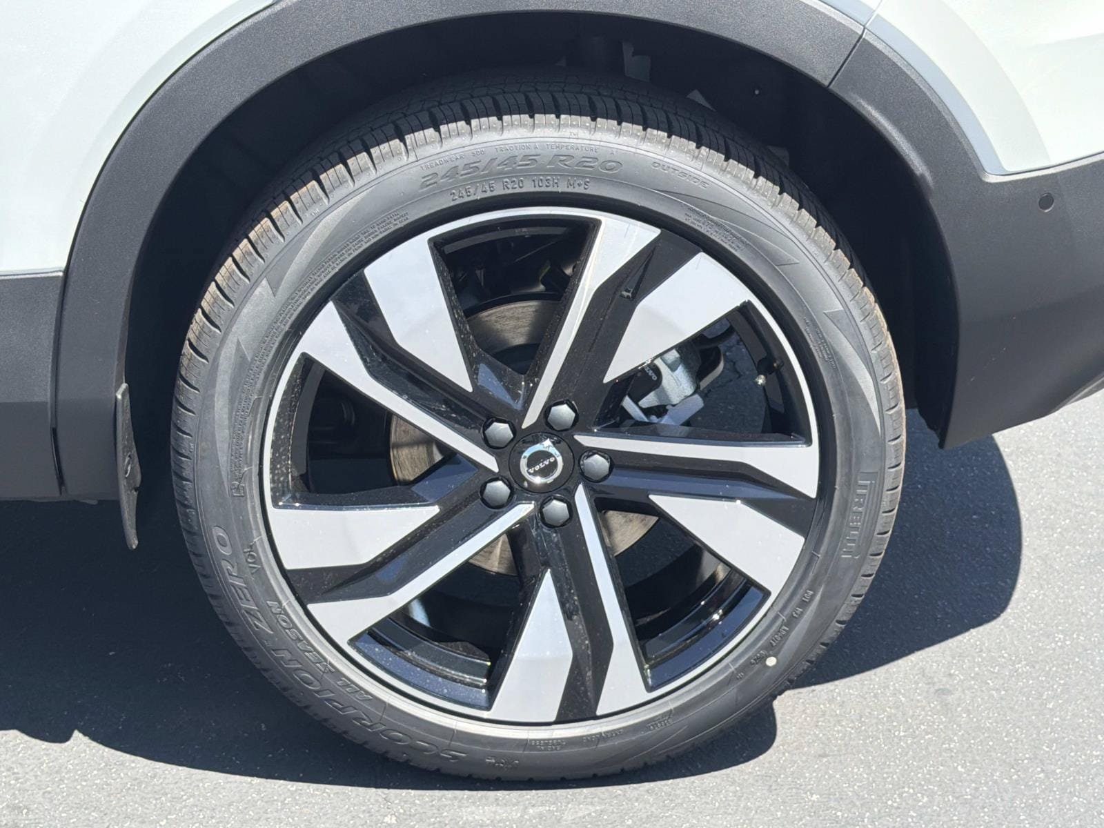 New 2026 Volvo XC40 B5 Plus w/ Protection Package Premier AWD/4WD image 23