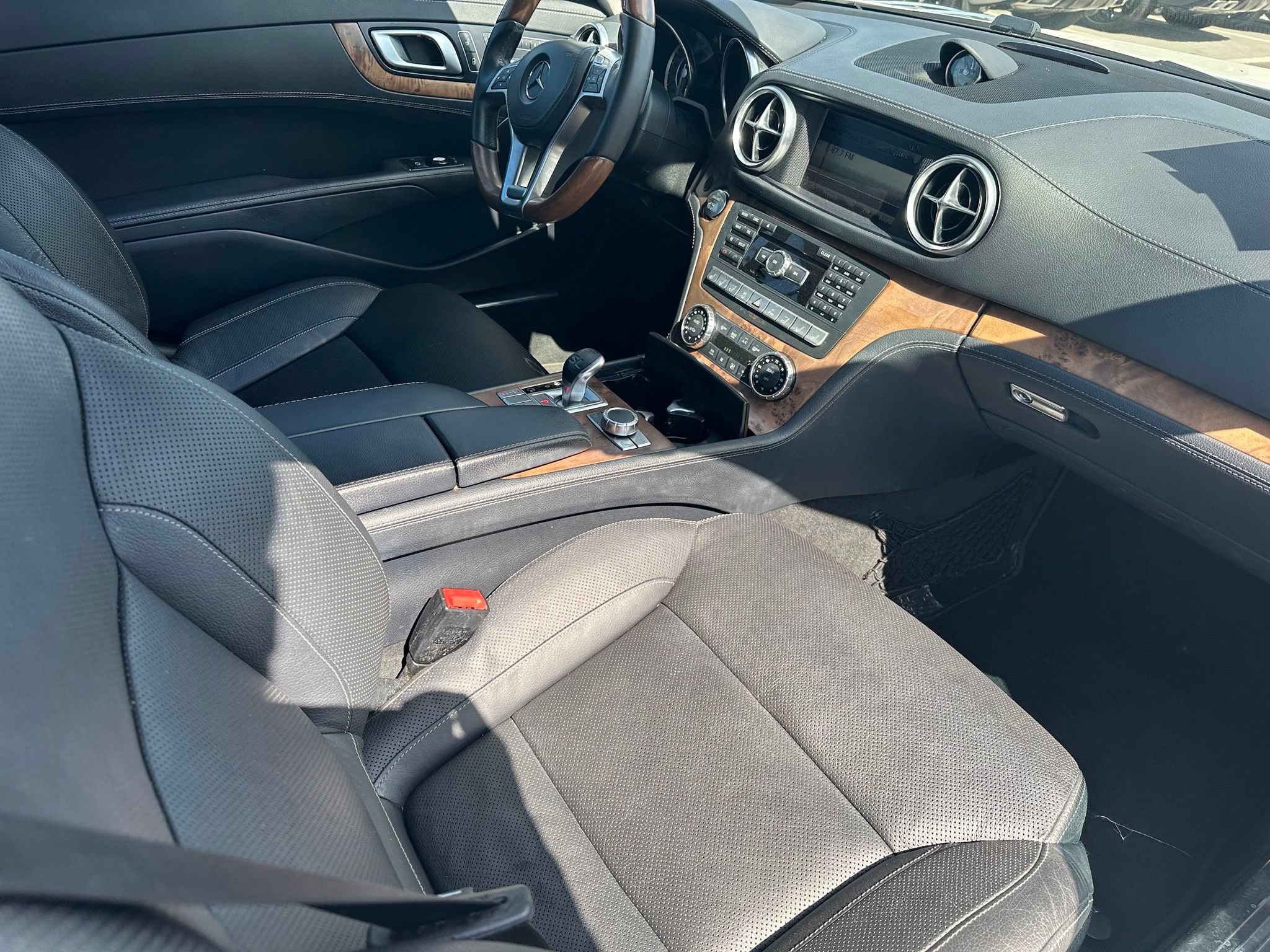 Used 2016 Mercedes-Benz SL 550 w/ Driver Assistance Package image 4