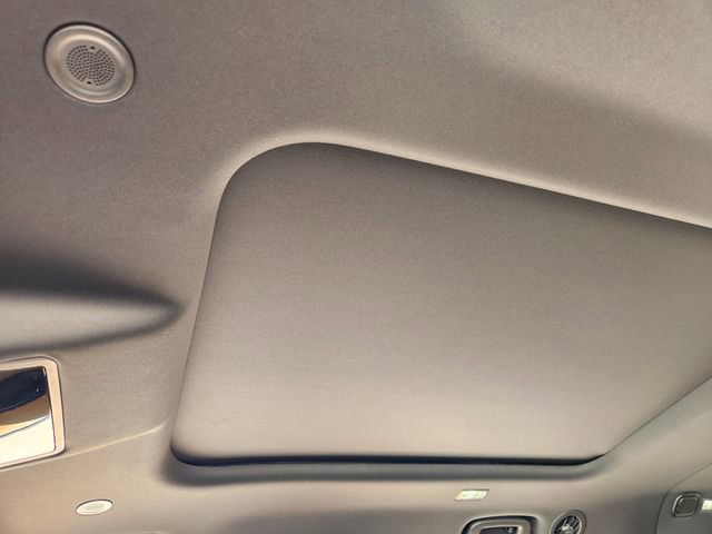 Used 2026 Land Rover Defender 130 X-Dynamic SE image 24