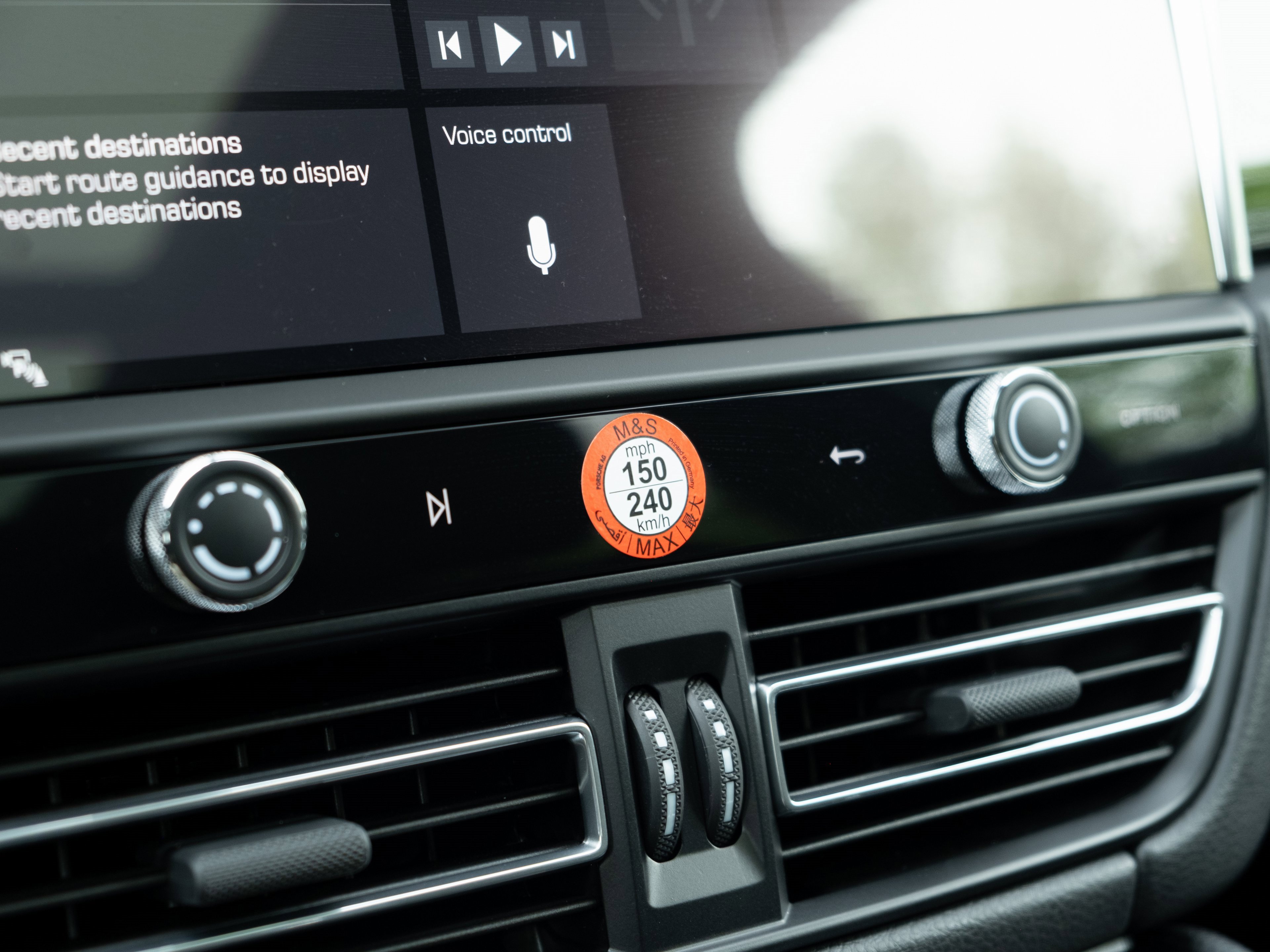 Certified 2025 Porsche Macan image 21