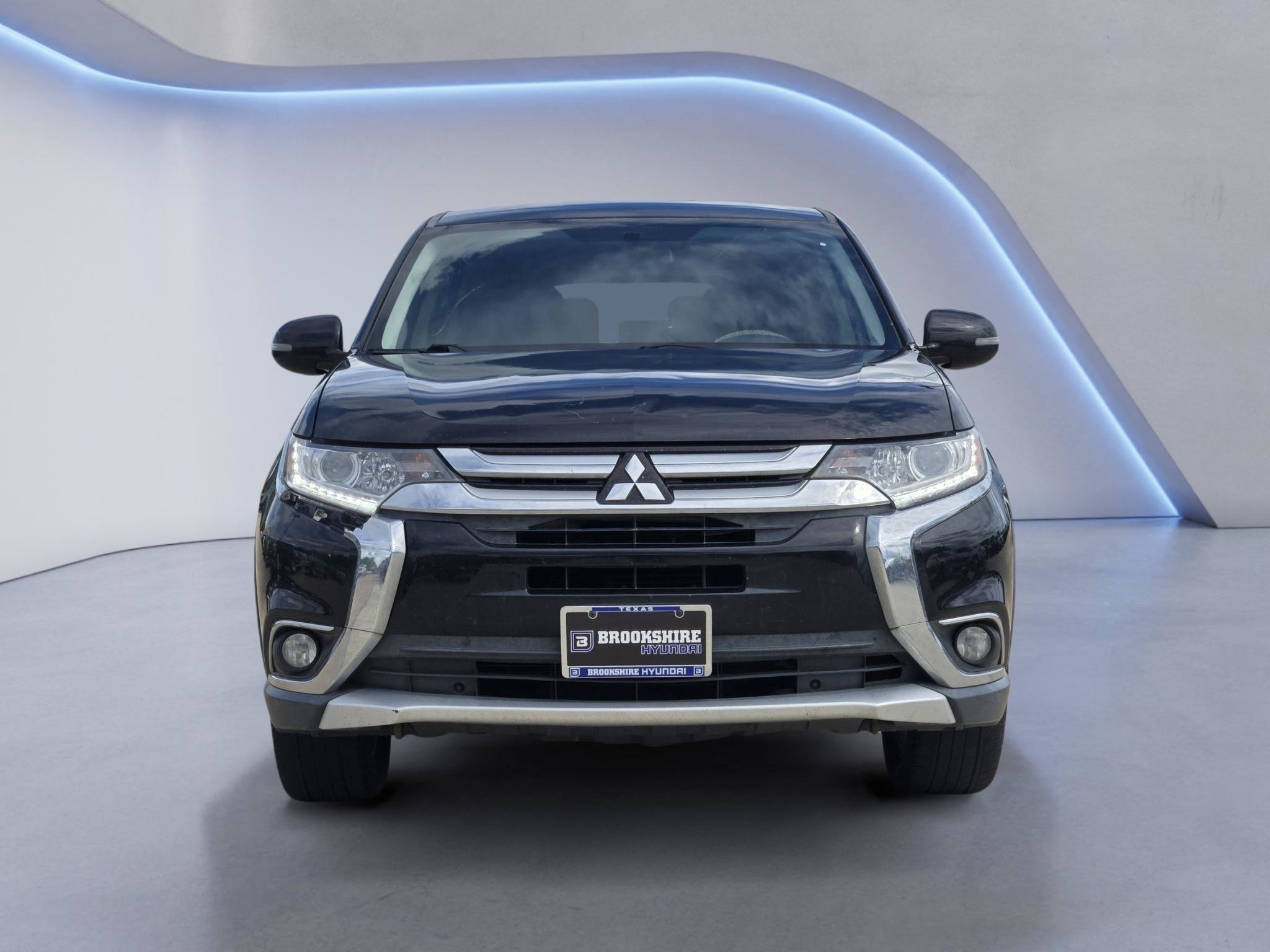 Used 2017 Mitsubishi Outlander SE FWD image 2