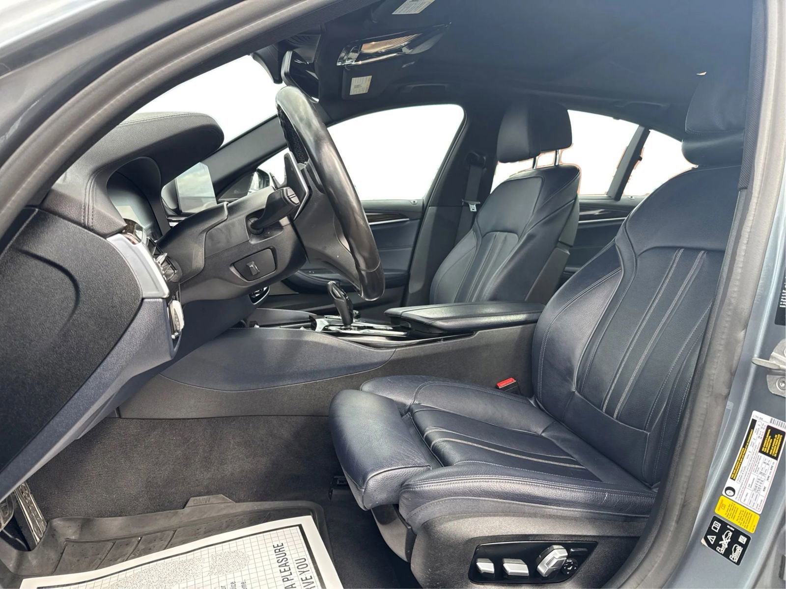 Used 2020 BMW M550i xDrive w/ Executive Package image 11