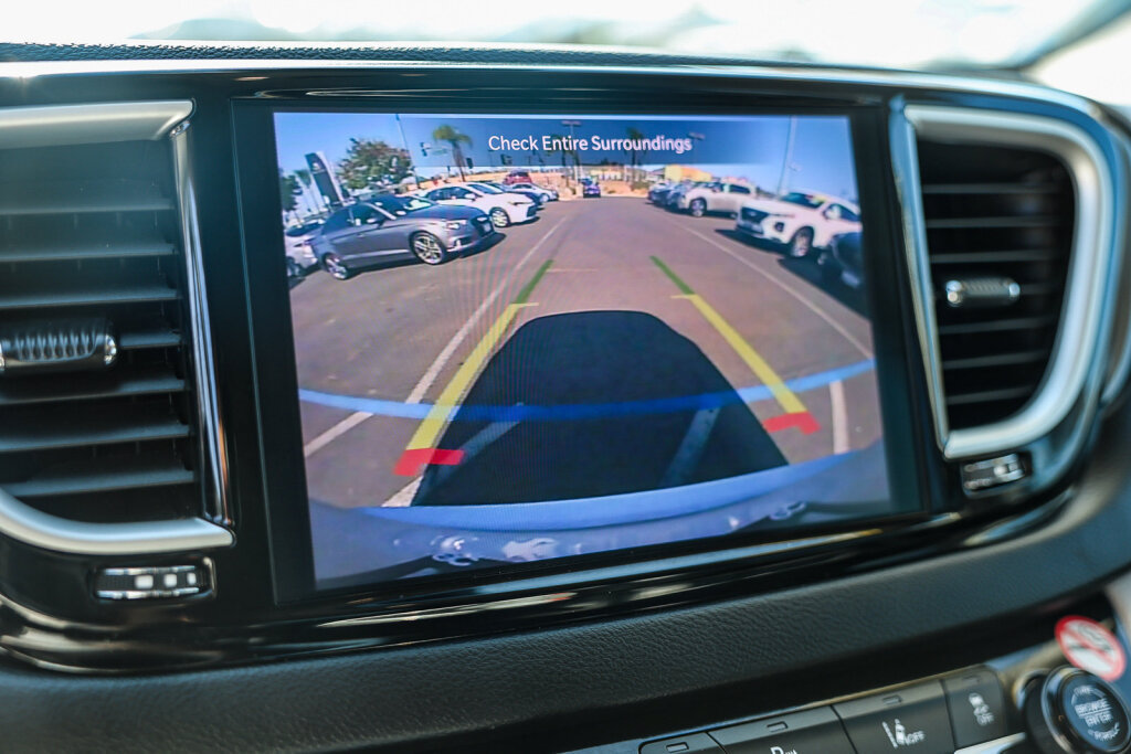 Used 2024 Chrysler Pacifica Touring-L FWD image 16