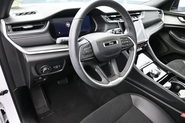 Used 2023 Jeep Grand Cherokee L Laredo AWD/4WD image 23