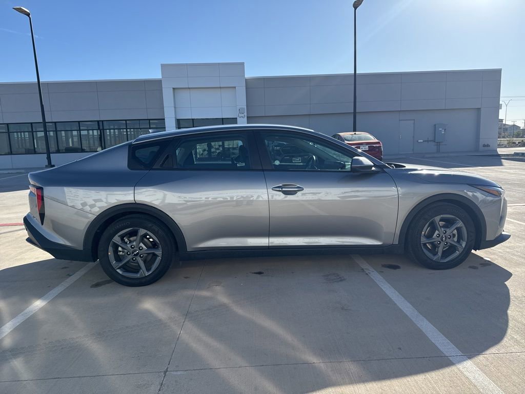 Used 2025 Kia K4 LXS image 6