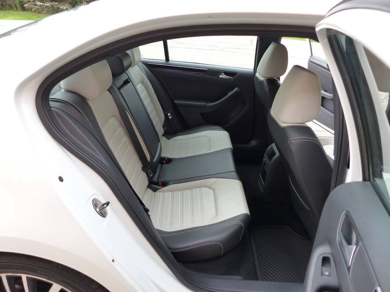 Used 2015 Volkswagen Jetta Sport FWD image 41