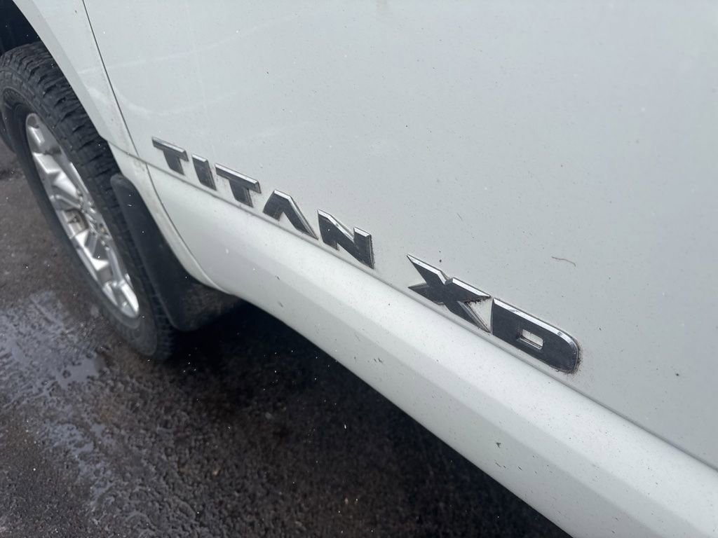 Used 2017 Nissan Titan SV image 9