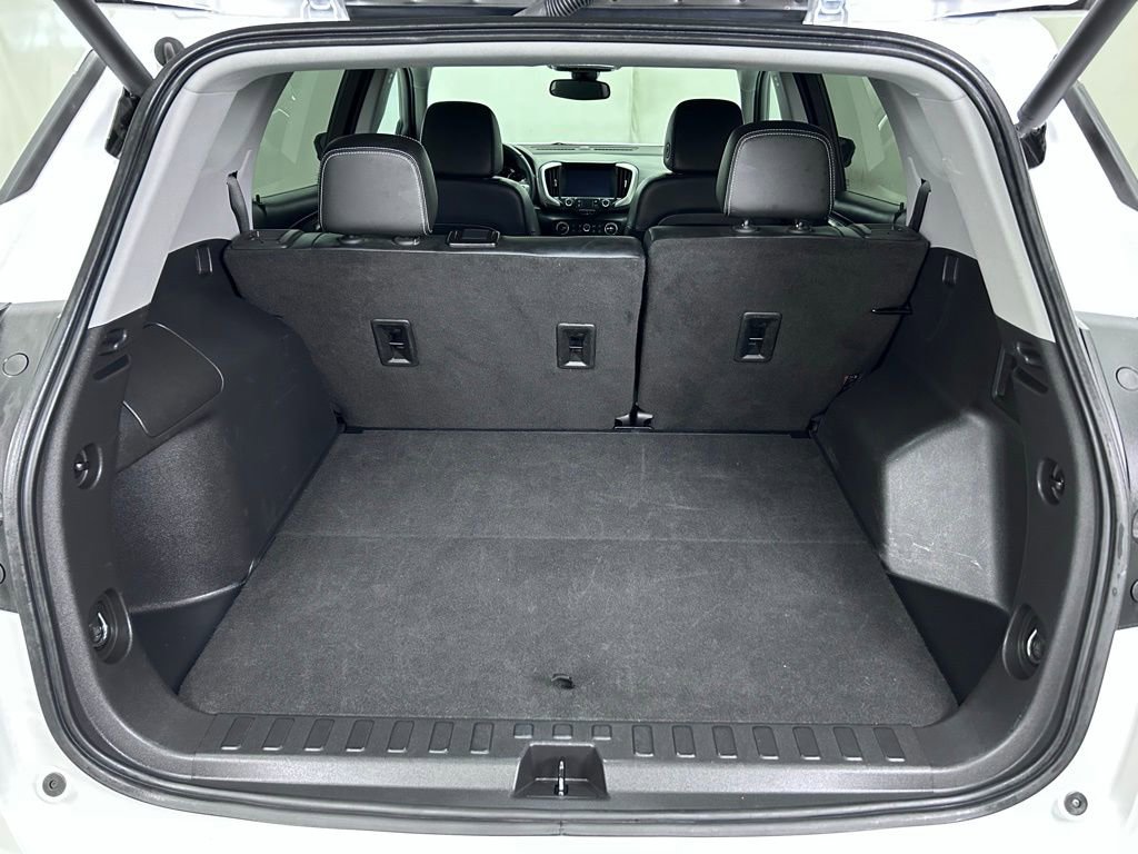Used 2023 GMC Terrain SLT image 17