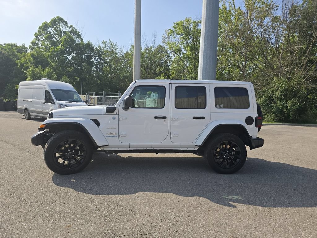Used 2024 Jeep Wrangler Unlimited Sahara AWD/4WD image 13