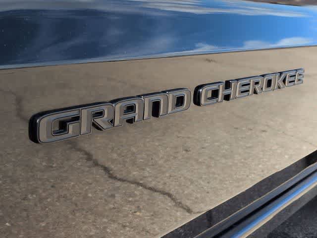 Used 2019 Jeep Grand Cherokee Altitude AWD/4WD image 13