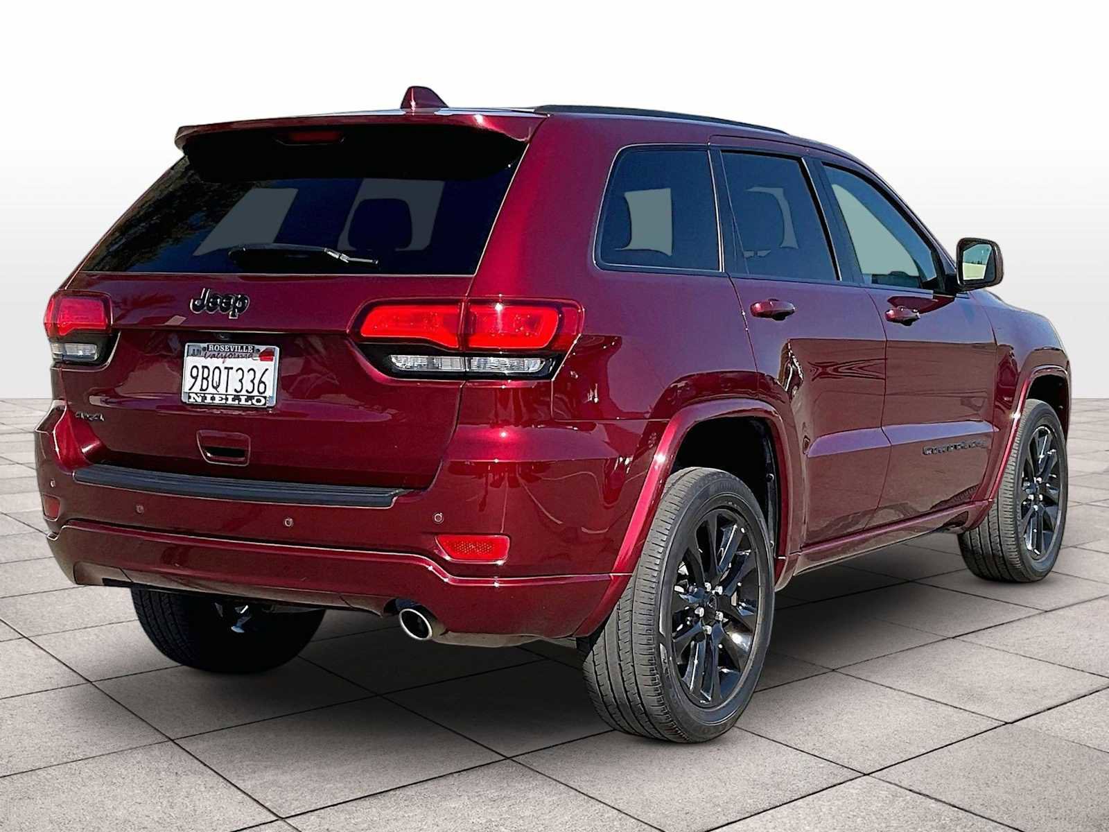 Used 2022 Jeep Grand Cherokee Laredo X AWD/4WD image 14